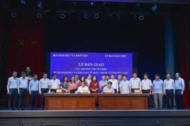 Bộ GD&ĐT chính thức bàn giao 5 trường chuyên biệt về Ủy ban Dân tộc