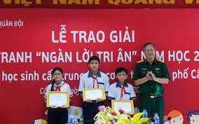 Trao giải cuộc thi vẽ “Ngàn lời tri ân” cho học sinh Cần Thơ