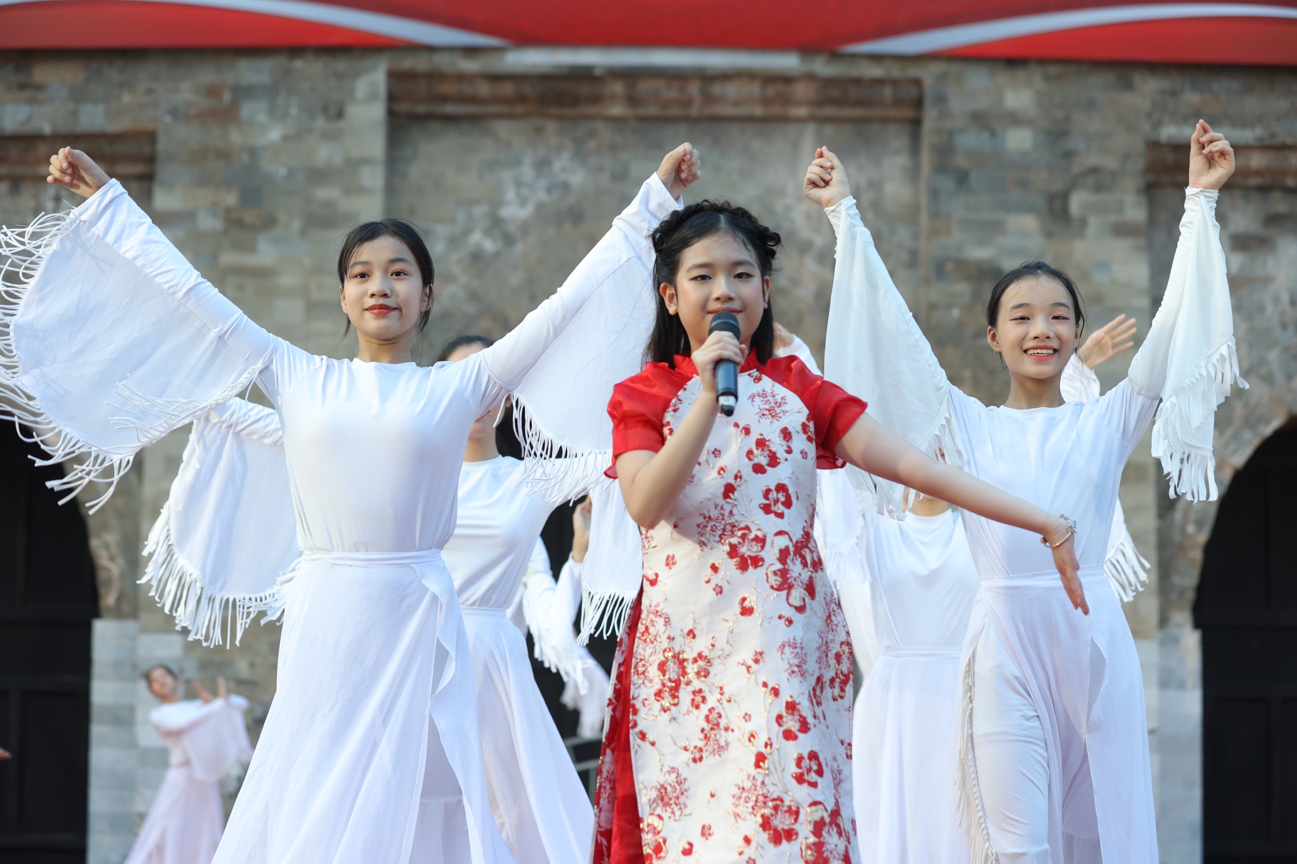 Ấn Tượng Ca Sĩ Nhí đa tài Birdy Lê Khánh Ngân trong chương trình: “Ngày Hội Di sản Văn hóa Việt Nam”
