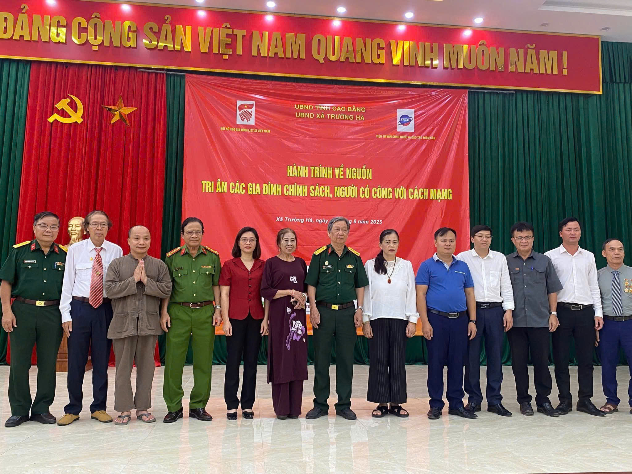 Doanh nhân Vũ Đức Sỹ lan tỏa tinh thần tri ân tại khu di tích Pác Bó