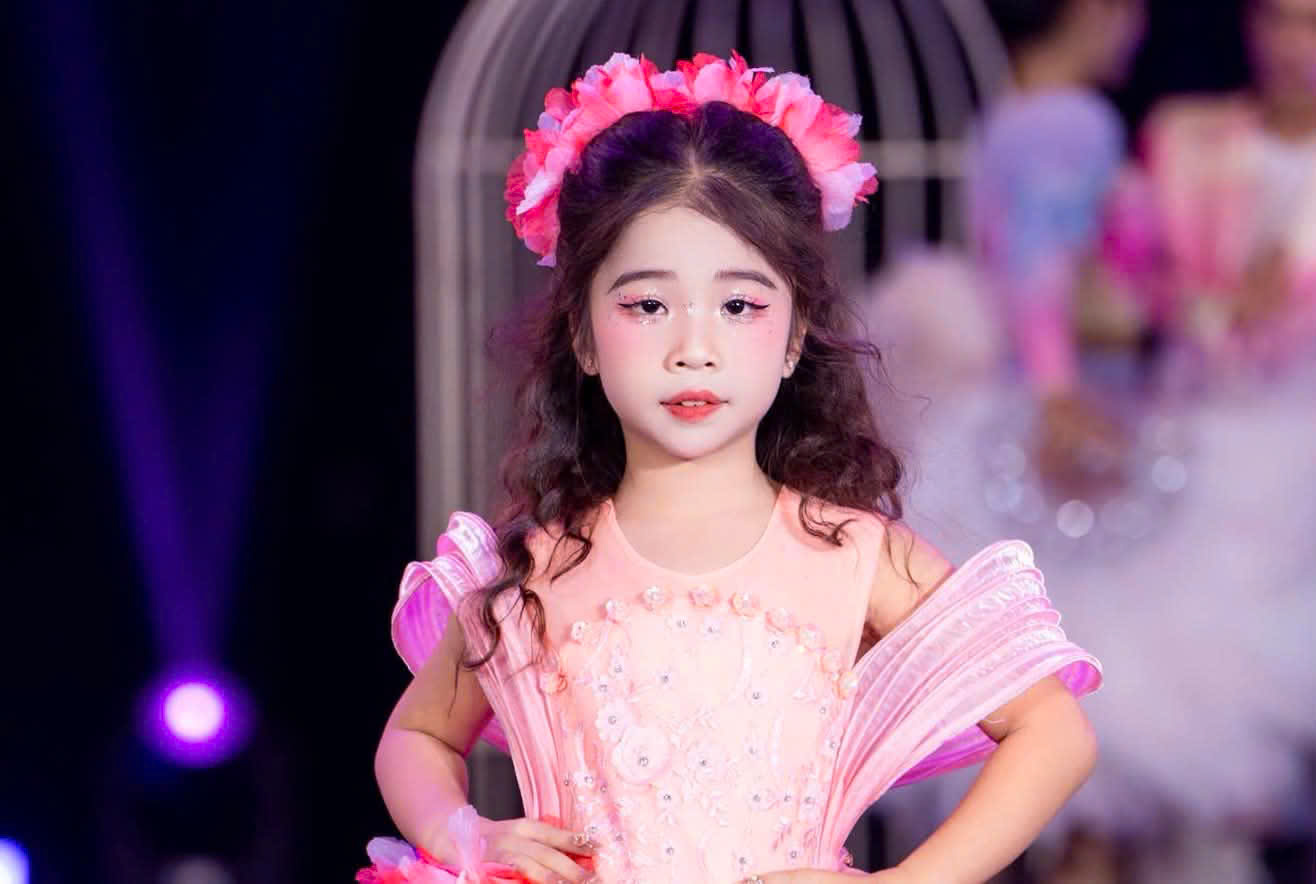 Mimi Khánh Linh hoá thân thành công chúa trên sàn diễn Limited Show 2026