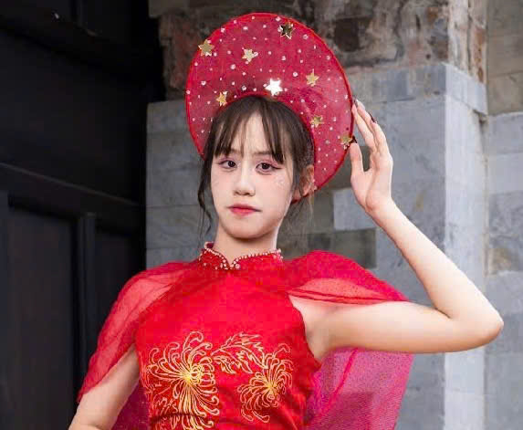 Mẫu nhí Trương Diệp Chi nổi bật tại Liên hoan Thiếu nhi mùa hè 2026
