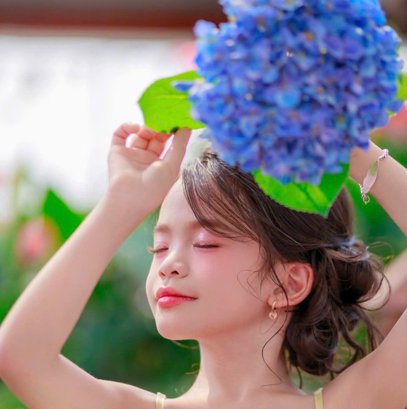 Mẫu nhí Phạm Ngọc Gia Linh nổi bật trong trang phục “Gấm Vóc Lụa Là” tại Hoàng thành Thăng Long